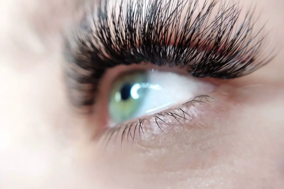 What can cause a lash lift to be too curly