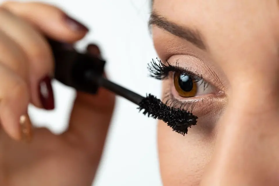 Can you use an eyelash curler after a lash lift