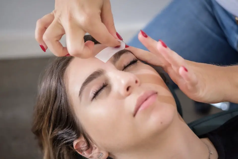 How brow waxing works